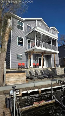 376 Bellevue Avenue, Lake Orion, MI 48362