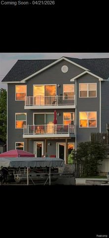 376 Bellevue Avenue, Lake Orion, MI 48362