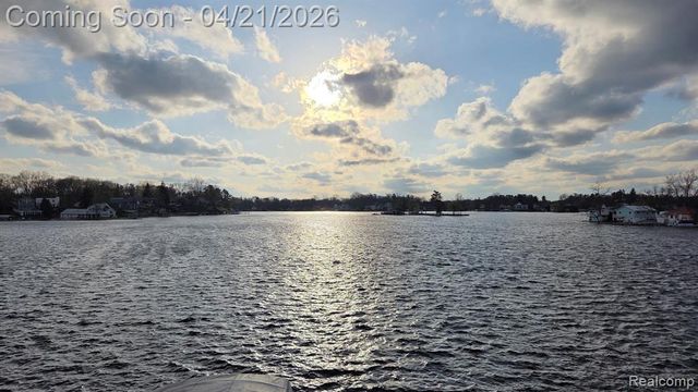 376 Bellevue Avenue, Lake Orion, MI 48362