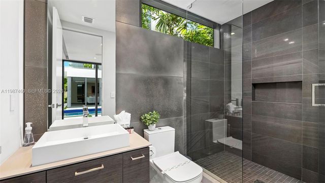 440 Mola Ave, Fort Lauderdale, FL 33301