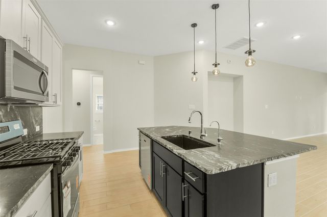 229 Trapper Creek Drive, Conroe, TX 77304