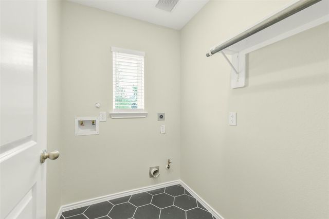 229 Trapper Creek Drive, Conroe, TX 77304