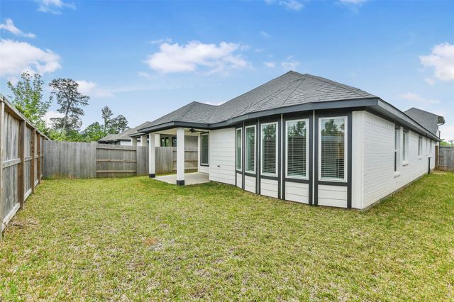 229 Trapper Creek Drive, Conroe, TX 77304