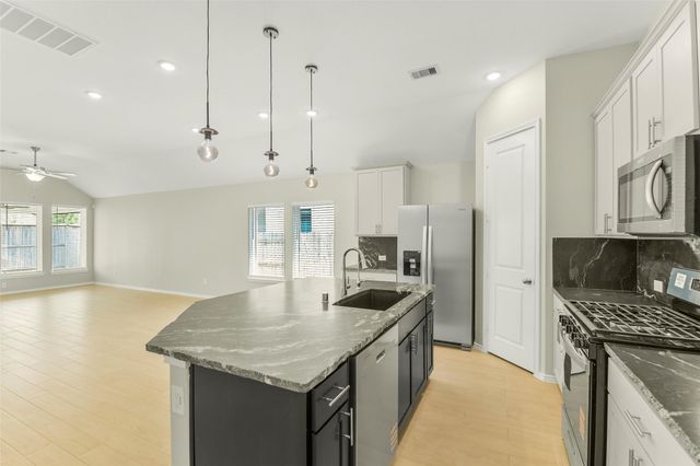 229 Trapper Creek Drive, Conroe, TX 77304