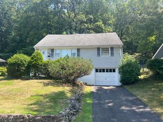 126 Rafkind Rd, Bloomingdale Boro, NJ 07403