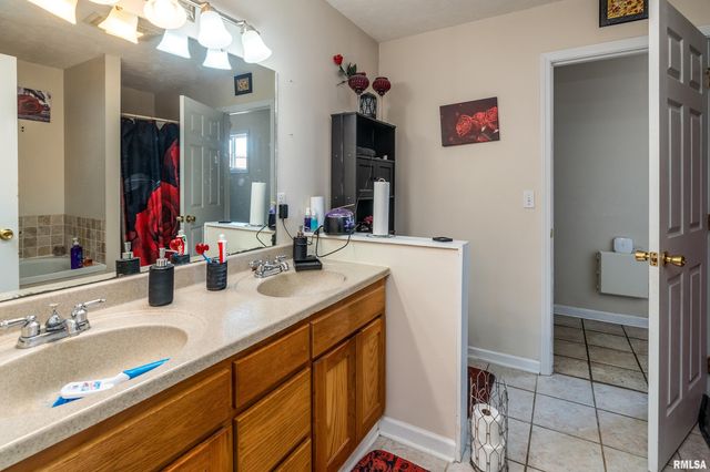 506 Insignia Drive, Herrin, IL 62948