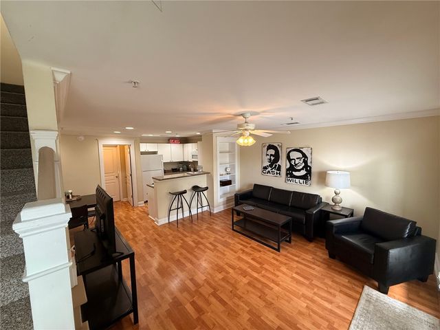 1725 Harvey Mitchell Pkwy 1430, College Station, TX 77840