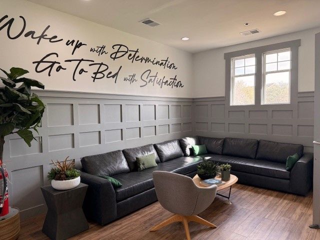 1725 Harvey Mitchell Pkwy 1430, College Station, TX 77840