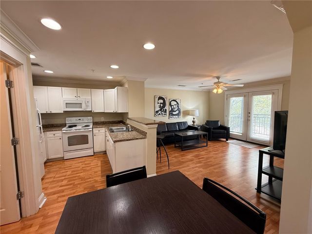 1725 Harvey Mitchell Pkwy 1430, College Station, TX 77840