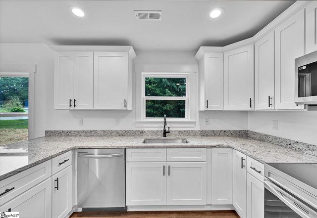203 Ridgecrest Way, Williamston, SC 29697
