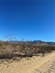 12 Canyon View Road, Apple Valley, CA 92308