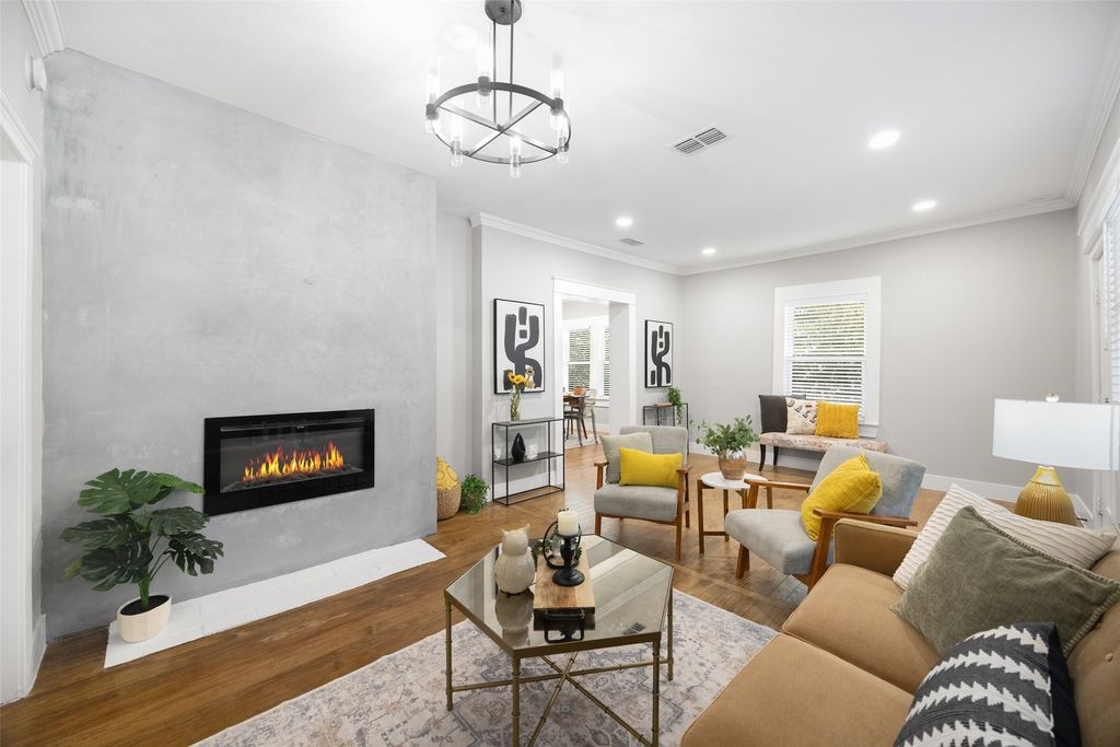 813 Elsbeth Street, Dallas, TX 75208