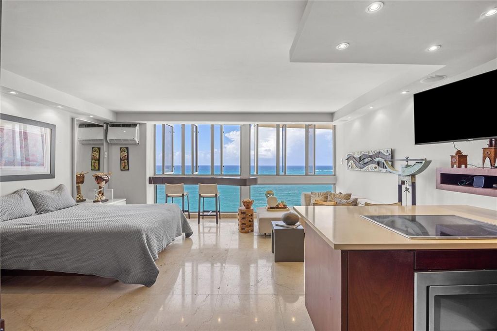 Image 2 of property listing at 1035 ASHFORD AVENUE 1206, San Juan, PR 00907