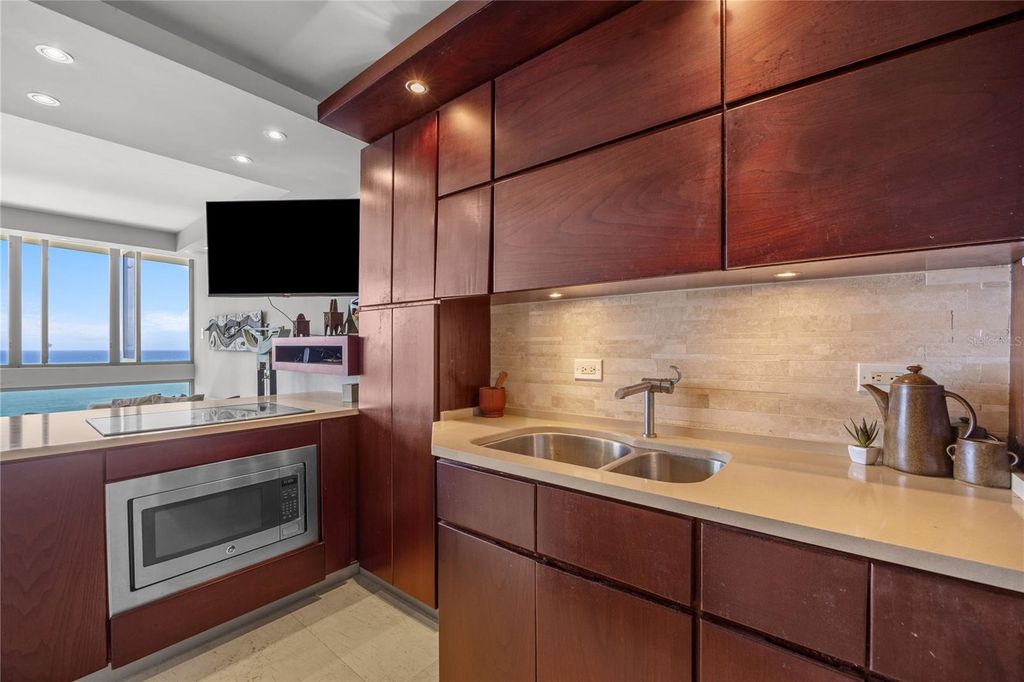 Image 5 of property listing at 1035 ASHFORD AVENUE 1206, San Juan, PR 00907