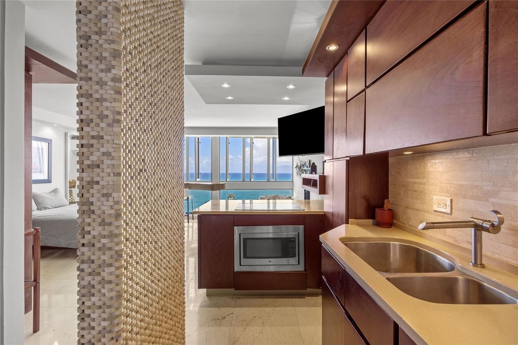Image 6 of property listing at 1035 ASHFORD AVENUE 1206, San Juan, PR 00907