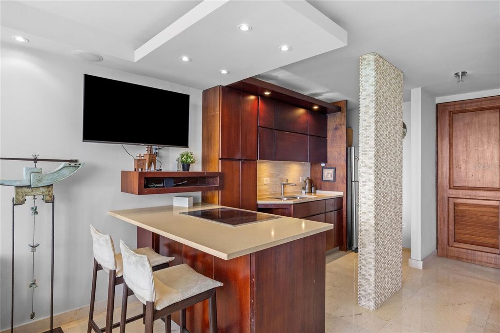 Image 8 of property listing at 1035 ASHFORD AVENUE 1206, San Juan, PR 00907