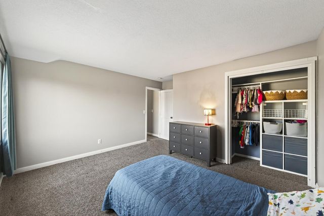 8709 64th Avenue N, Brooklyn Park, MN 55428