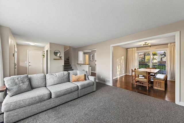 8709 64th Avenue N, Brooklyn Park, MN 55428