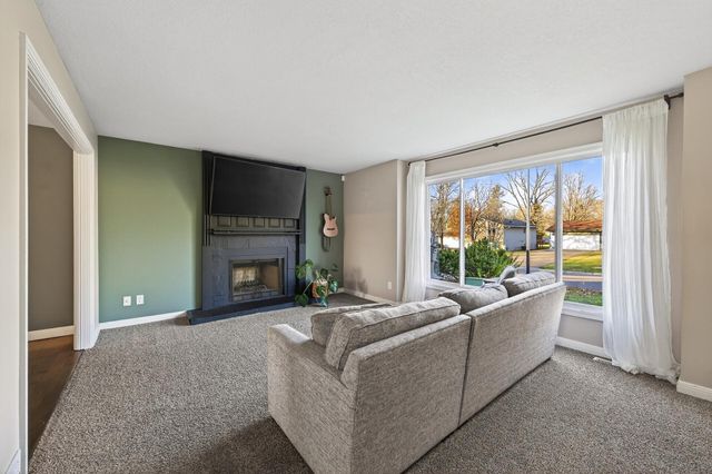 8709 64th Avenue N, Brooklyn Park, MN 55428
