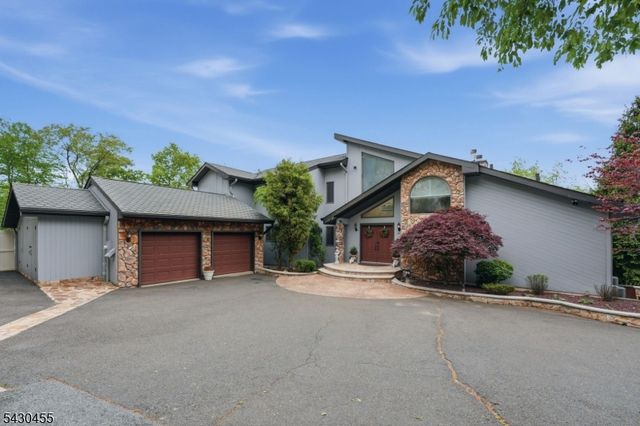 89 Columbus Ave, Totowa Boro, NJ 07512