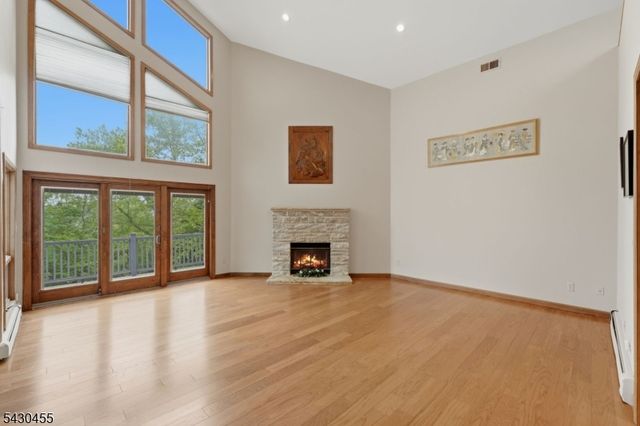 89 Columbus Ave, Totowa Boro, NJ 07512