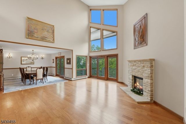 89 Columbus Ave, Totowa Boro, NJ 07512