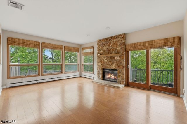 89 Columbus Ave, Totowa Boro, NJ 07512
