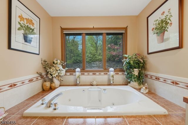 89 Columbus Ave, Totowa Boro, NJ 07512