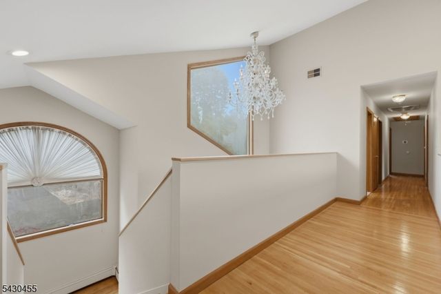 89 Columbus Ave, Totowa Boro, NJ 07512