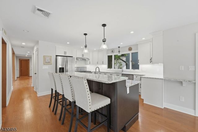 89 Columbus Ave, Totowa Boro, NJ 07512