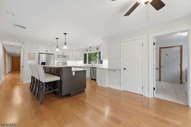 89 Columbus Ave, Totowa Boro, NJ 07512