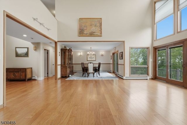 89 Columbus Ave, Totowa Boro, NJ 07512
