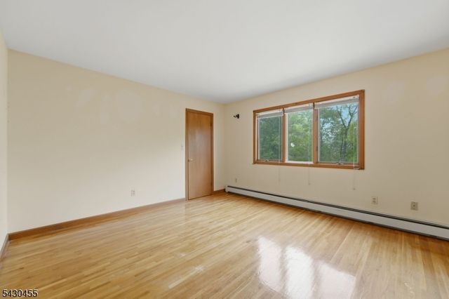 89 Columbus Ave, Totowa Boro, NJ 07512