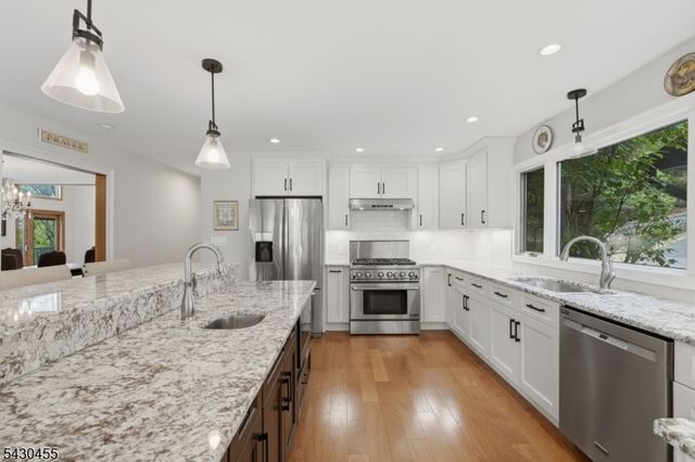 89 Columbus Ave, Totowa Boro, NJ 07512