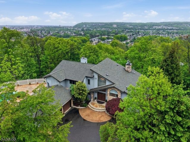 89 Columbus Ave, Totowa Boro, NJ 07512