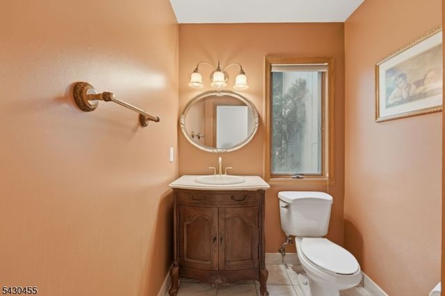 89 Columbus Ave, Totowa Boro, NJ 07512