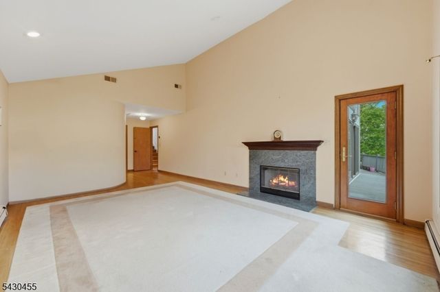89 Columbus Ave, Totowa Boro, NJ 07512