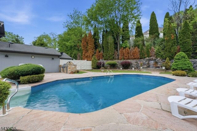 89 Columbus Ave, Totowa Boro, NJ 07512