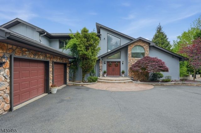 89 Columbus Ave, Totowa Boro, NJ 07512