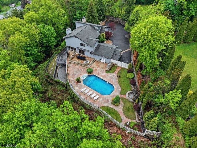 89 Columbus Ave, Totowa Boro, NJ 07512