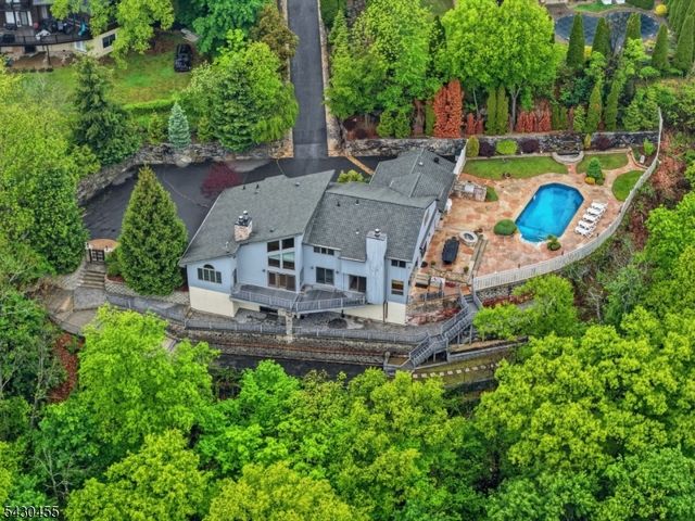 89 Columbus Ave, Totowa Boro, NJ 07512