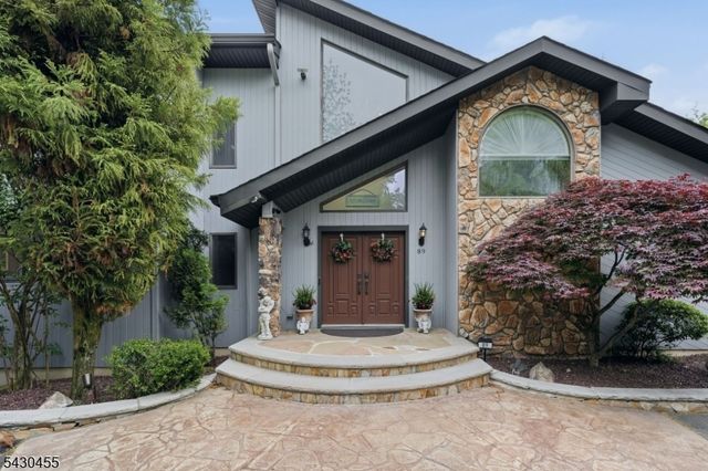 89 Columbus Ave, Totowa Boro, NJ 07512