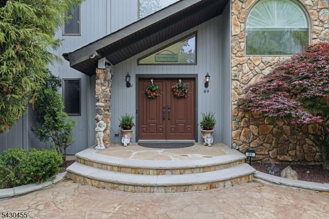 89 Columbus Ave, Totowa Boro, NJ 07512
