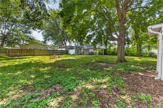 225 S Hardy Avenue, Independence, MO 64053