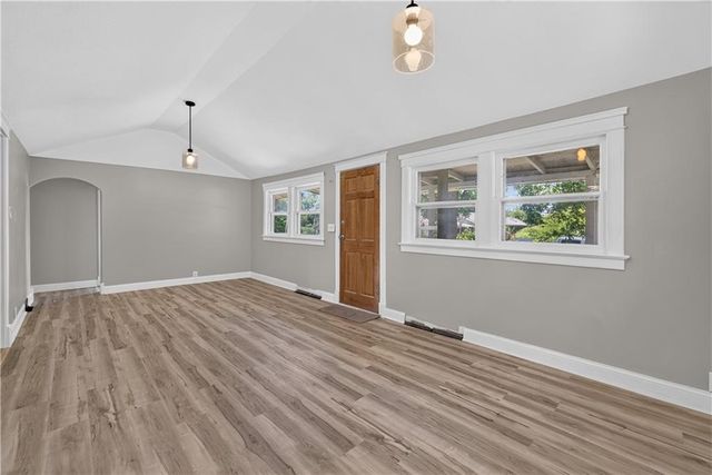 225 S Hardy Avenue, Independence, MO 64053