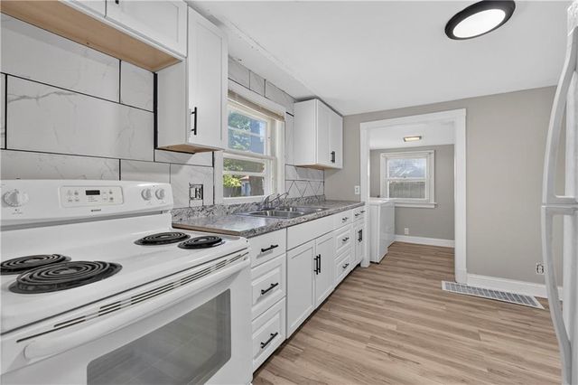 225 S Hardy Avenue, Independence, MO 64053