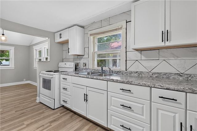 225 S Hardy Avenue, Independence, MO 64053