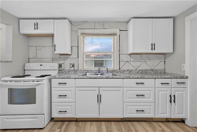 225 S Hardy Avenue, Independence, MO 64053