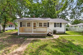 225 S Hardy Avenue, Independence, MO 64053