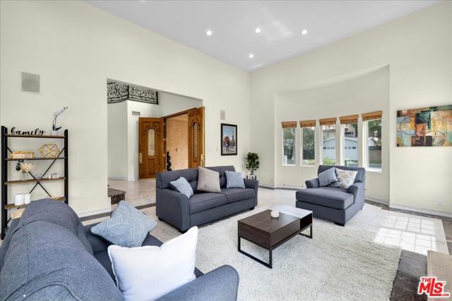 5029 Lemona Avenue, Sherman Oaks, CA 91403